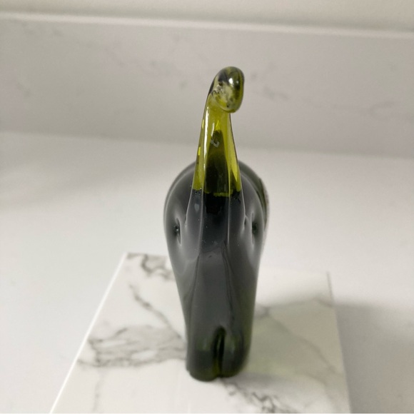 Vintage 1970s Green Handblown glass elephant by Pilgram Glass, Trunk Up! - Picture 4 of 5